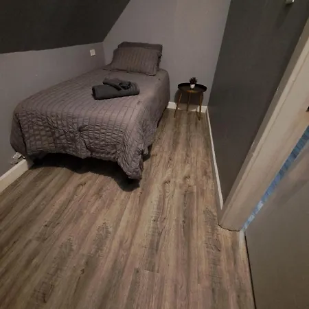 Roscoe Village Cosy Duplex 3 Bed&2bath & Bonus Space Sleeps 6 *