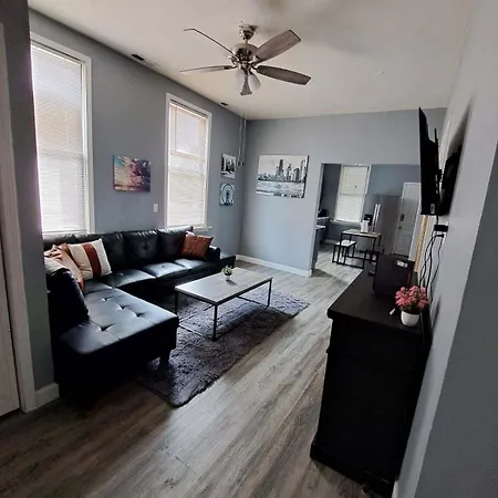 Roscoe Village Cosy Duplex 3 Bed&2bath & Bonus Space Sleeps 6 * Chicago