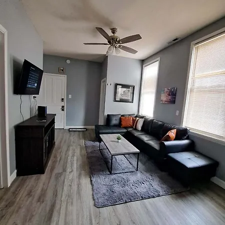 Roscoe Village Cosy Duplex 3 Bed&2bath & Bonus Space Sleeps 6 Apartment