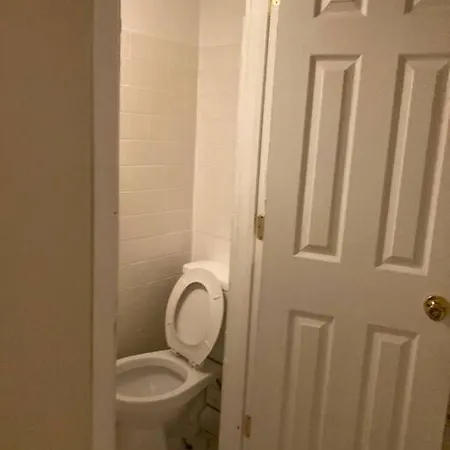 Bed & Breakfast Queen Bed With Private Ensuite Bathroom In Lakeview - 3d