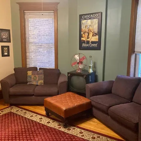 Queen Bed With Private Ensuite Bathroom In Lakeview - 3d Chicago