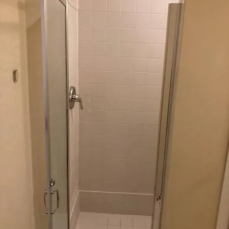 Bed & Breakfast Queen Bed With Private Ensuite Bathroom In Lakeview - 3d Chicago