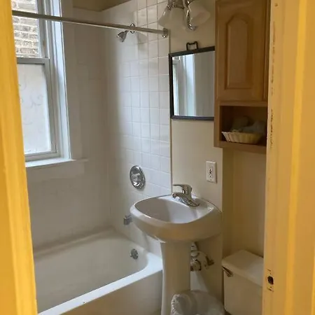 Large With King Bed In The Lakeview - 3a