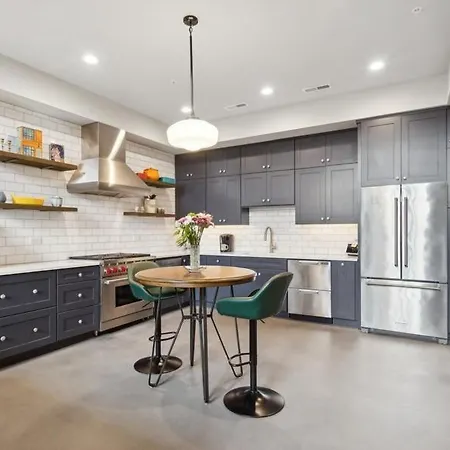Luxury On North Halsted Apartment *