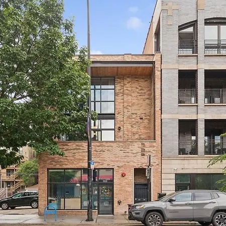 Luxury On North Halsted Apartment