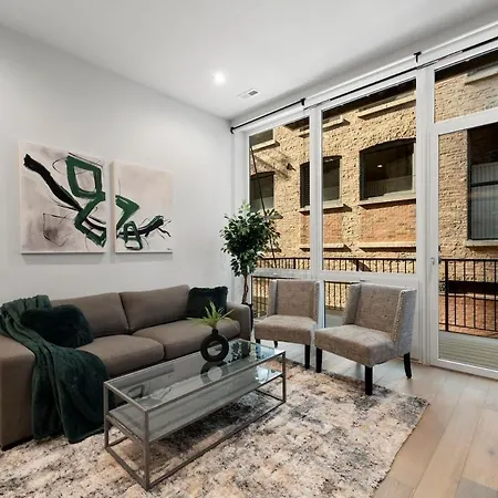 Apartment Chic 2br 2ba With Balcony - River North *
