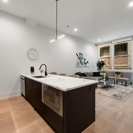 Chic 2br 2ba With Balcony - River North *