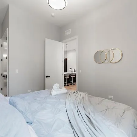 Apartment Chic 2br 2ba With Balcony - River North Chicago