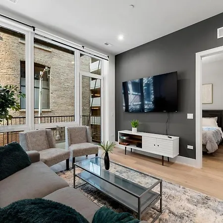 Chic 2br 2ba With Balcony - River North Apartment Chicago