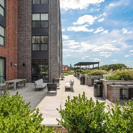 Apartment Logan Square 2br W Pool Lounge Gym Nr L Chi-869 Chicago