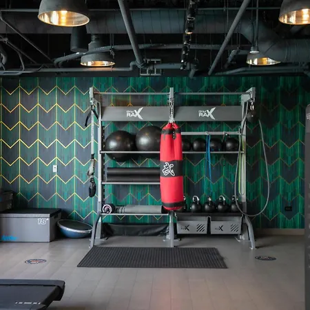 Logan Square 2br W Pool Lounge Gym Nr L Chi-869 *