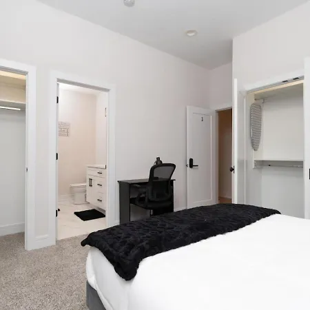 Modern 3br Near Dt Chi Apartment