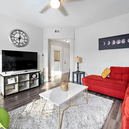 Cozy Woodlawn Retreat 1 Apartment *