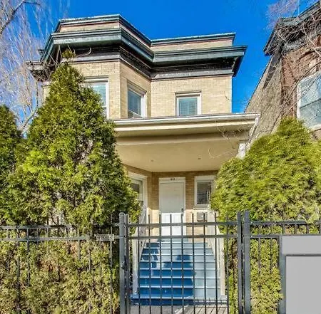 Uptown Bright & Modern - Steps To Lake, Train, Amazing Food & Free Parking