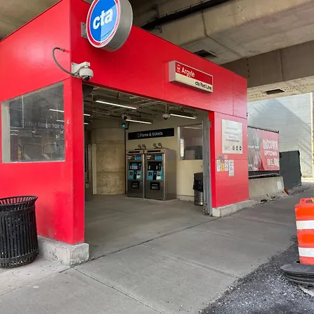 Uptown Bright & Modern - Steps To Lake, Train, Amazing Food & Free Parking Apartment Chicago
