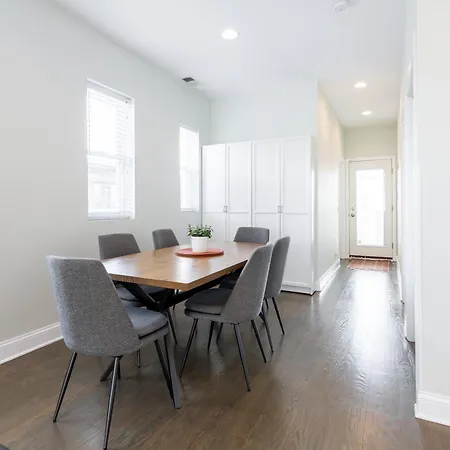 Apartment Uptown Bright & Modern - Steps To Lake, Train, Amazing Food & Free Parking Chicago
