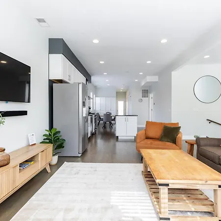 Uptown Bright & Modern - Steps To Lake, Train, Amazing Food & Free Parking Chicago