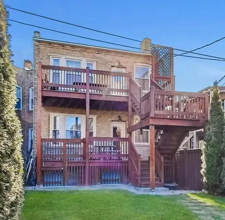 Uptown Bright & Modern - Steps To Lake, Train, Amazing Food & Free Parking
