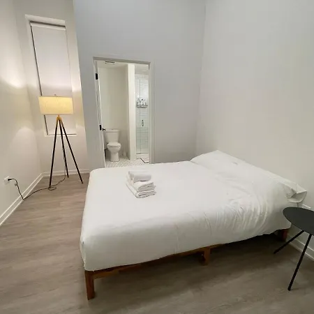 Modern Close To Downtown Apartment *