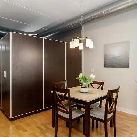 Apartment Foodie's Dream! Walk To Amazing Restaurants! Full Kitchen A Balcony For Al Fresco Dining! *