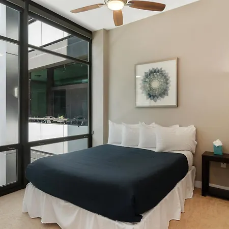 Foodie's Dream! Walk To Amazing Restaurants! Full Kitchen A Balcony For Al Fresco Dining! *