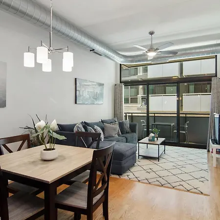 Apartment Foodie's Dream! Walk To Amazing Restaurants! Full Kitchen A Balcony For Al Fresco Dining!