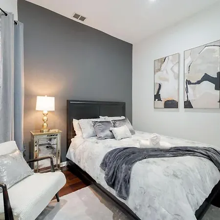 Apartment Chic And Cozy 3-bed Escape In