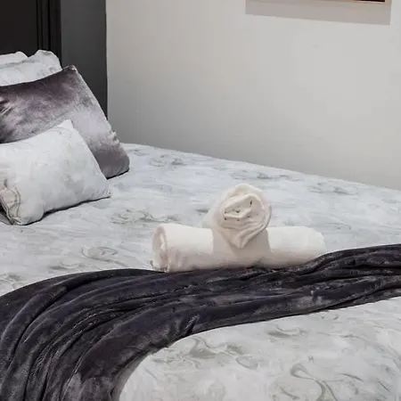 Chic And Cozy 3-bed Escape In