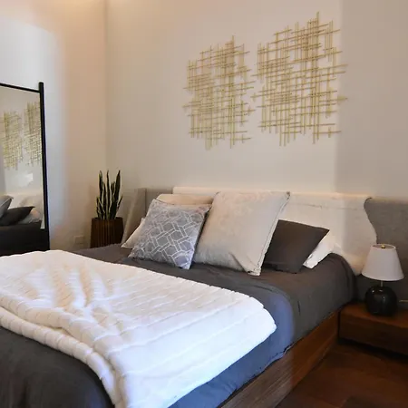 Luxury Executive Penthouse Loft Apartment *