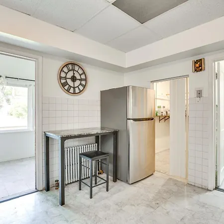 Apartment 2 Mi To Rainbow Park: South Side Charmer! *