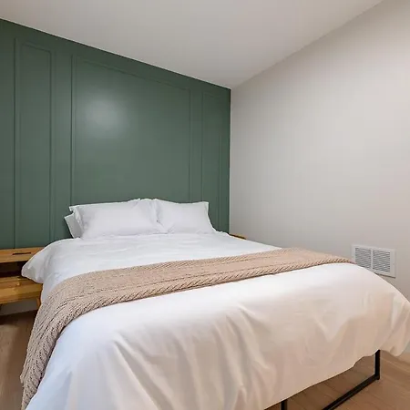 Modern 2br With Free Parking In Avondale Apartment *