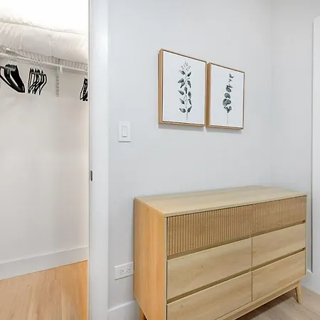 Modern 2br With Free Parking In Avondale Apartment *