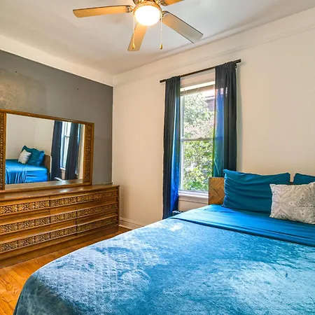 Apartment 2 Mi To Rainbow Park: South Side Charmer! Chicago