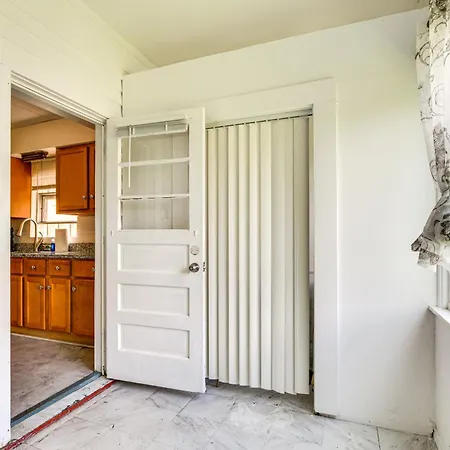 Apartment 2 Mi To Rainbow Park: South Side Charmer! Chicago