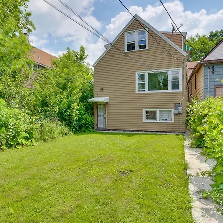 2 Mi To Rainbow Park: South Side Charmer! Apartment *