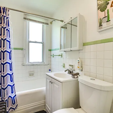 2 Mi To Rainbow Park: South Side Charmer! Apartment