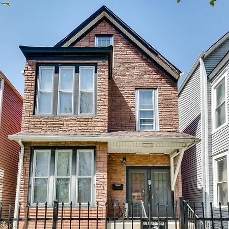 Walk To Logan Square Apartment Chicago