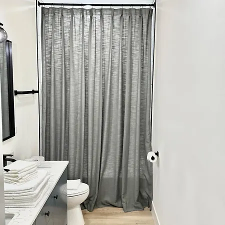 Spacious 3bdr Luxury Penthouse