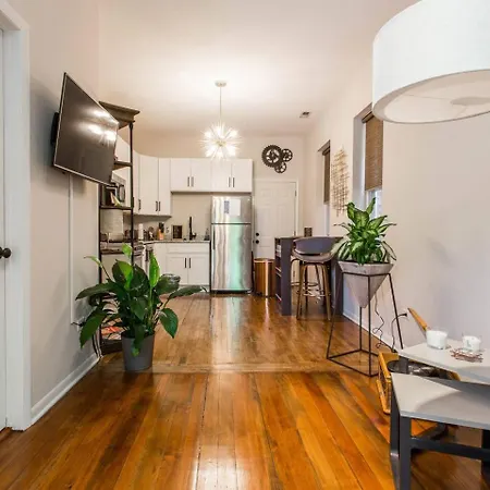 Wicker Park 1-br Walk To Train & Grocery Easy Downtown Access Apartment Chicago