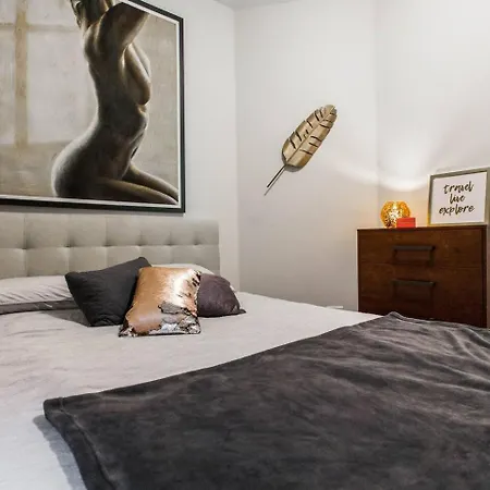 Apartment Wicker Park 1-br Walk To Train & Grocery Easy Downtown Access
