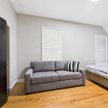 6 Min Walk To Wrigley King Bed And Parking