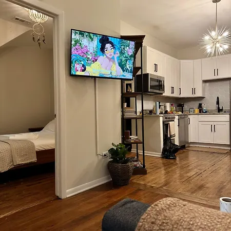 Wicker Park 1-br Walk To Train & Grocery Easy Downtown Access * Chicago