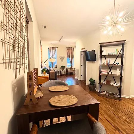 Wicker Park 1-br Walk To Train & Grocery Easy Downtown Access * Chicago