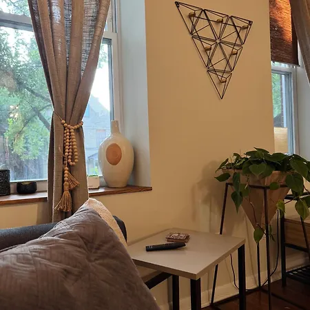 Wicker Park 1-br Walk To Train & Grocery Easy Downtown Access * Chicago