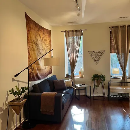 Wicker Park 1-br Walk To Train & Grocery Easy Downtown Access Apartment *