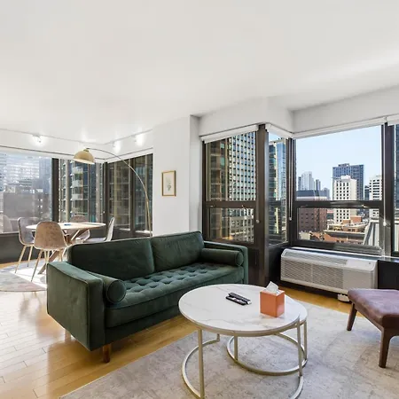 2bd River North Million Dollar Views! Parking Incl *
