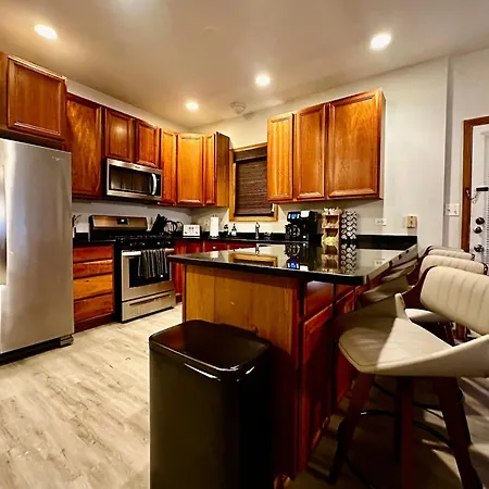 1 Free Parking Sleeps 10 Apartment *