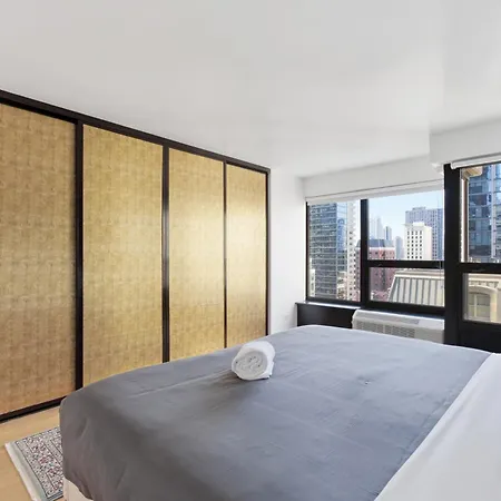 2bd River North Million Dollar Views! Parking Incl *