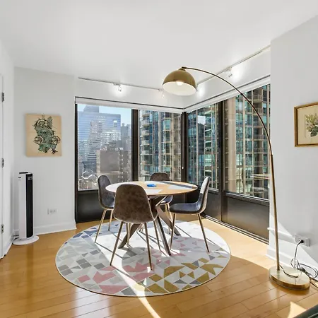 2bd River North Million Dollar Views! Parking Incl Apartment