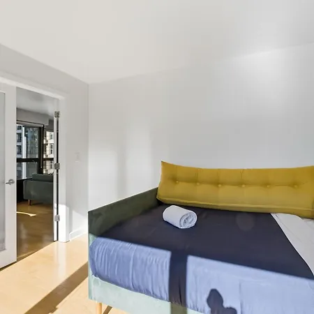 2bd River North Million Dollar Views! Parking Incl *